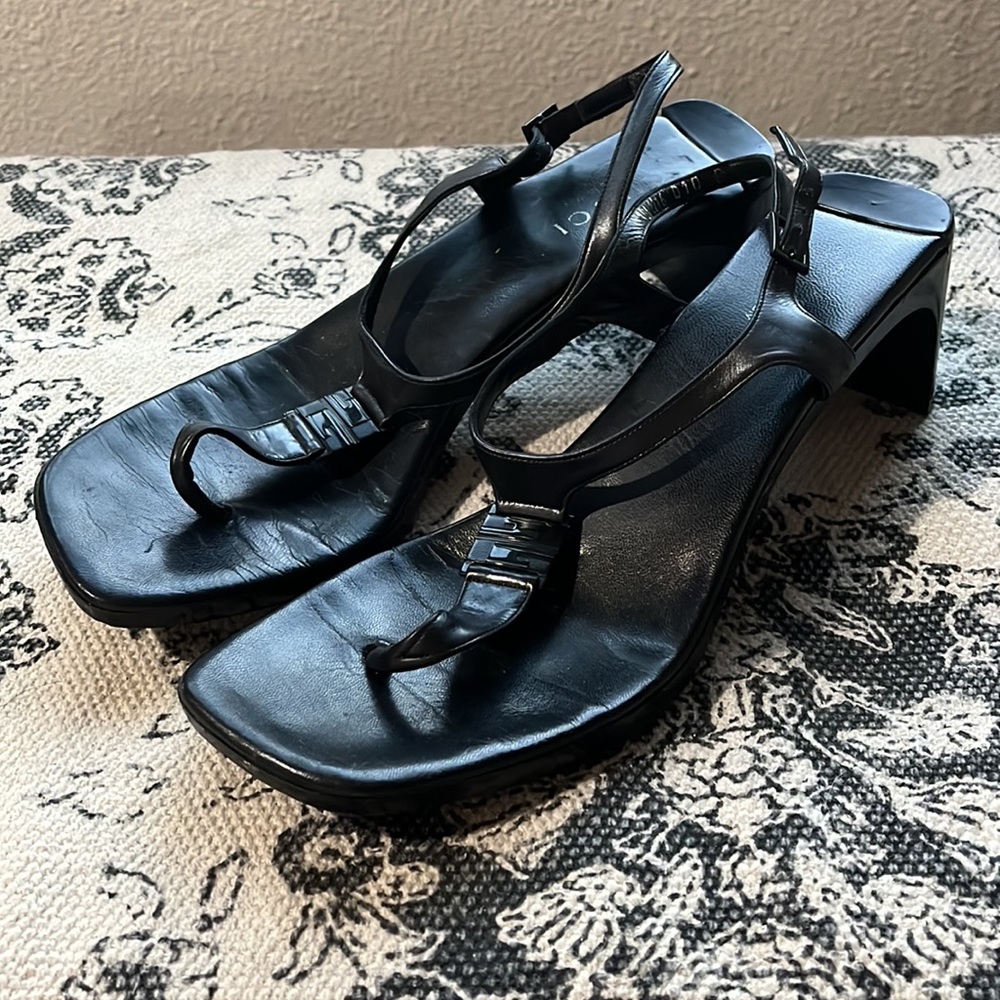GUCCI 90s Logo Heeled Thong Square Toe Slingback Sandal Block Heel Chunky y2k